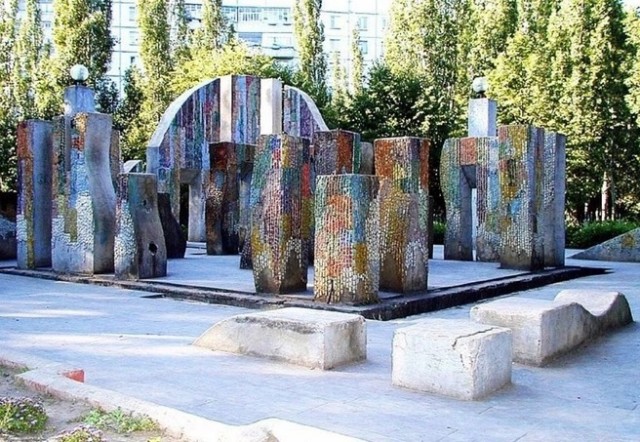 «Памятники не сопротивляются»: в Самарской области снесли легендарные арт-объекты из мозаики времен СССР