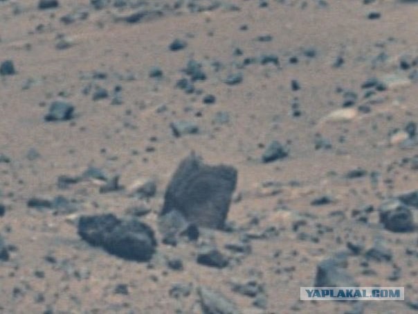 Камень с выгравированным лицом на Google Mars!