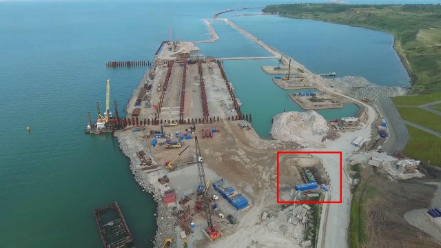 Крымский Мост: в Керчи начали собирать гигантскую арку пролета