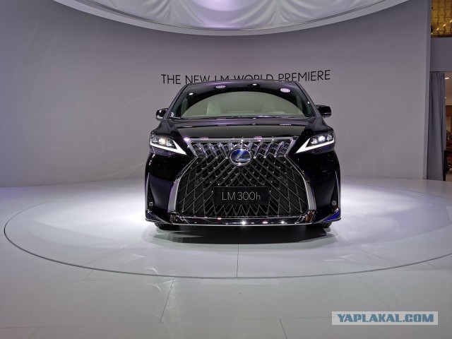 Lexus представил первый минивэн в истории марки
