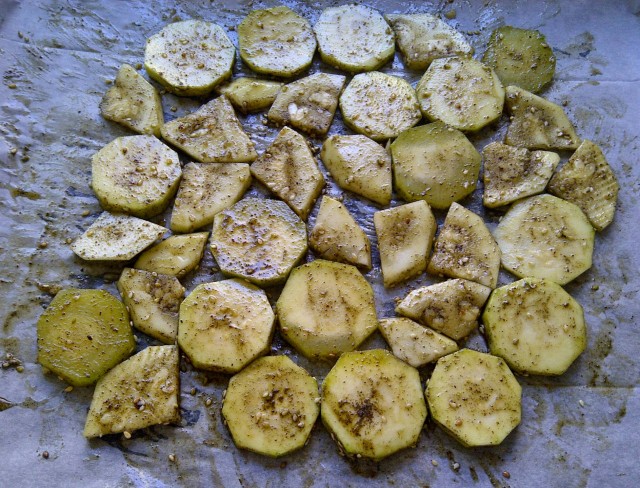 Пикантный салат из кабачков.