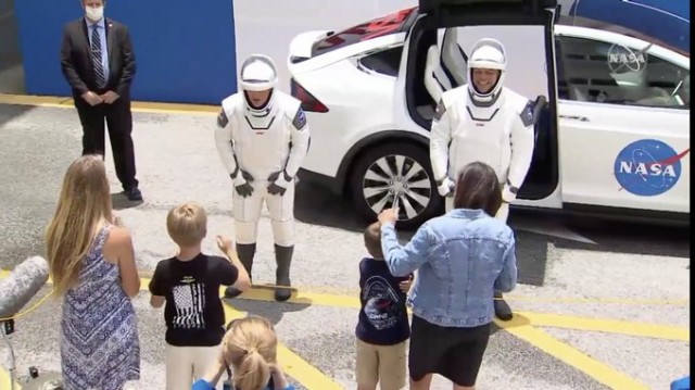 Прямая трансляция пилотируемого запуска SpaceX Crew Dragon