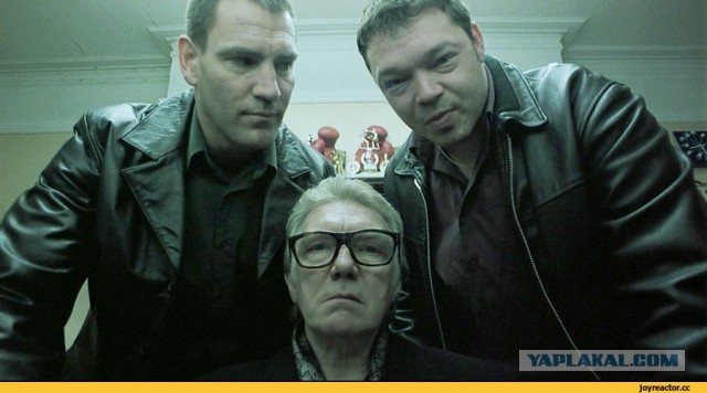 «Топтались на голове»: в Новосибирске четверо неизвестных ворвались в павильон и жестоко избили продавца