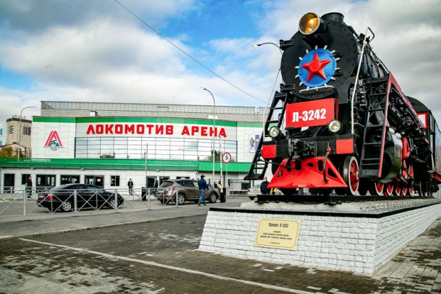 Памятник паровозу