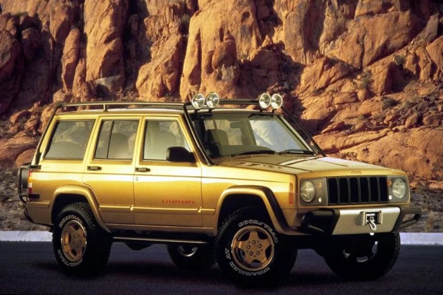 Мотор от Renault, два моста без рамы и вторая жизнь в Китае: история Jeep Cherokee XJ