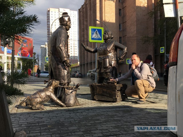 Приколы со скульптурами.