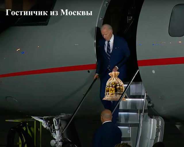 Байден пытается улететь в Россию