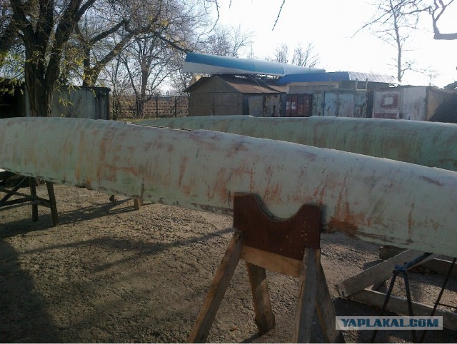 На двух связанных бревнах