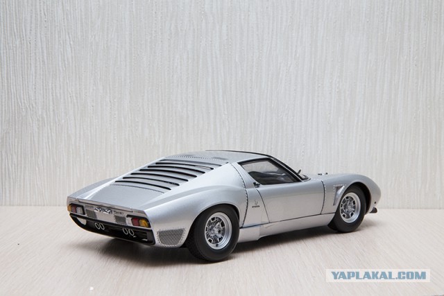 Lamborghini в масштабе 1:18