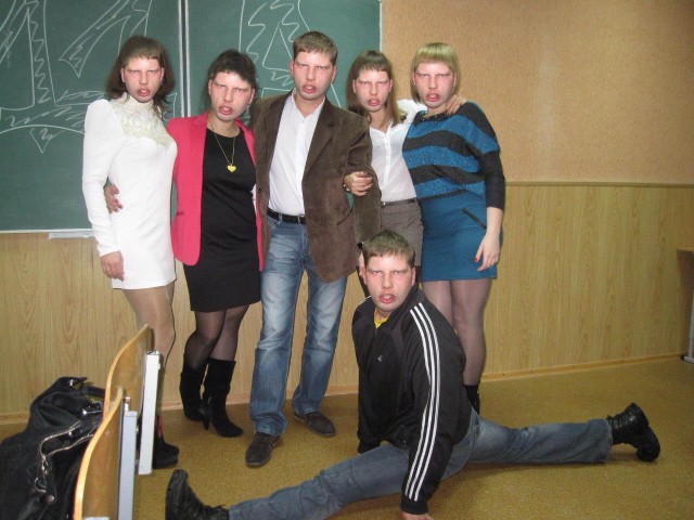 А он стоять и ходить умеет?