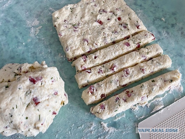 Творожно-сырные колечки с кунжутом