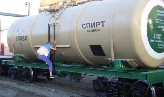 Тридцать килограммов спирта