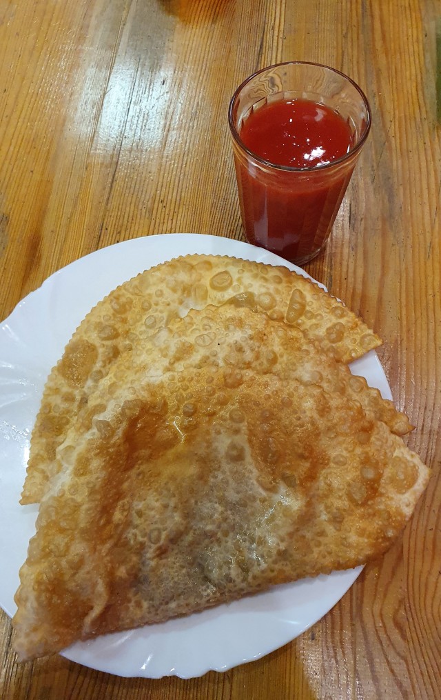 Спрятался от дождя. Двух картинок пост