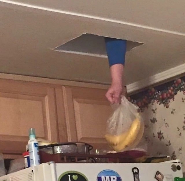 Эмма Уотсон берёт за щеку