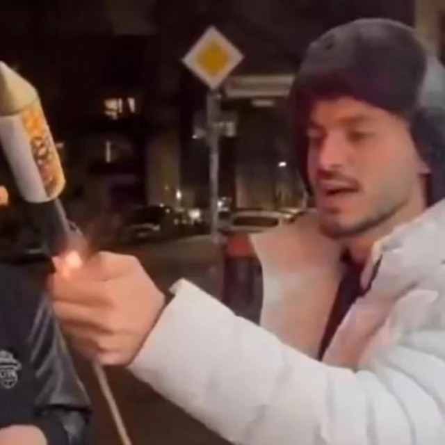 Недолго музыка играла