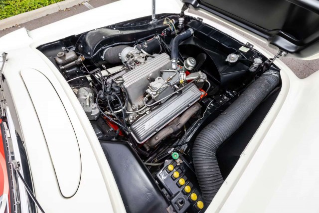 72 года Chevrolet Corvette. Немного красивых фото.