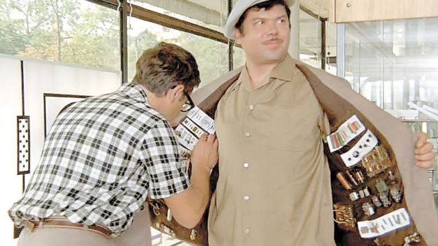 Застрявшим в Пулкове пассажирам разрешили выходить на улицу покурить и даже съездить домой