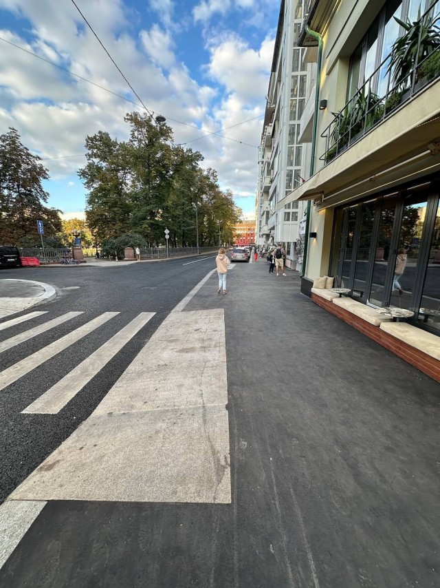 Ливневки исчезли с Патриарших, пишут тревожные сообщения СМИ.