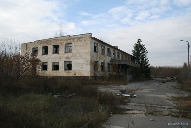 Заброшенная танковая база.