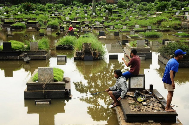 Минутка сумасшедшего кладбищенского юмора