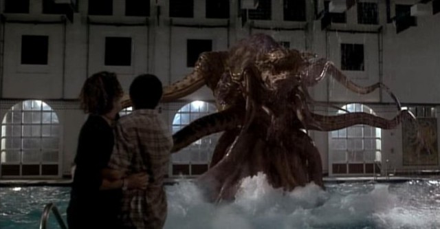 Кто это приплыл на пляж?