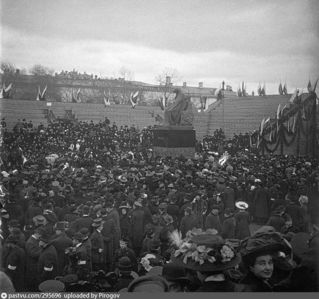 Как выглядела Москва в начале 20 века: история в фотографиях