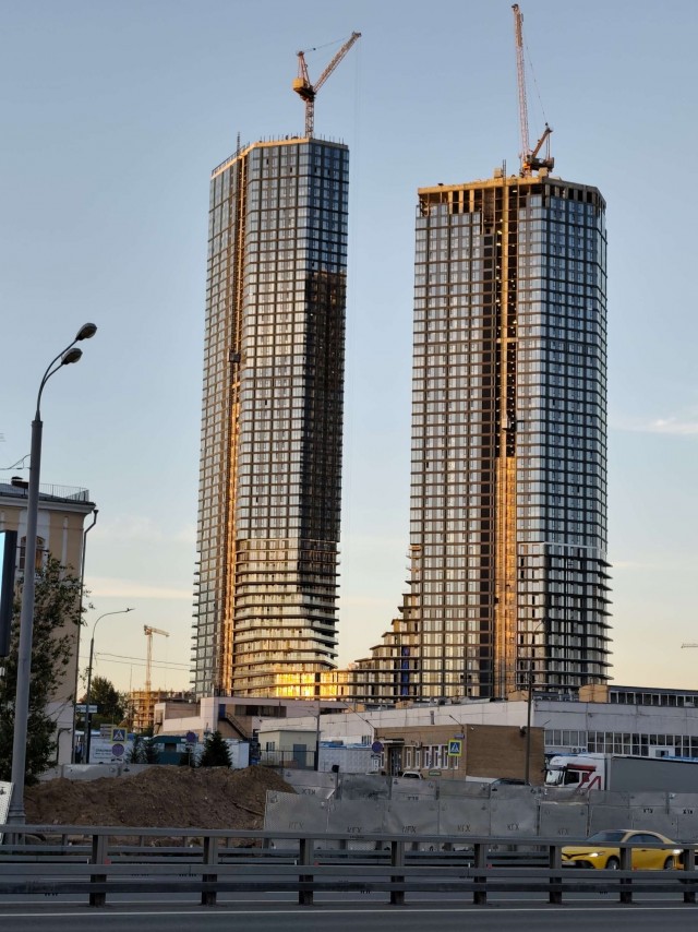 Шляюсь по Москве (утопленный самокат и чужеродная красота).