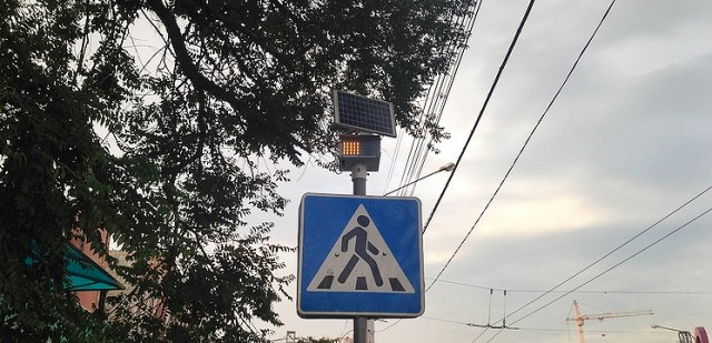 Суровый монтаж камеры видеонаблюдения.