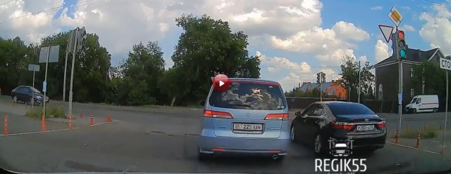 Как торопыжка с хитрожопиком перекрёсток проезжали...