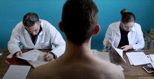 "Не хочу в армию, помогите!" Девять вопросов, которые волнуют почти каждого призывника