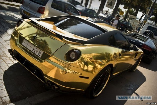 Позолоченный Ferrari