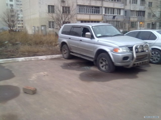 Не оставляйте ценные вещи в авто!