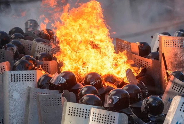 Руки за спину!