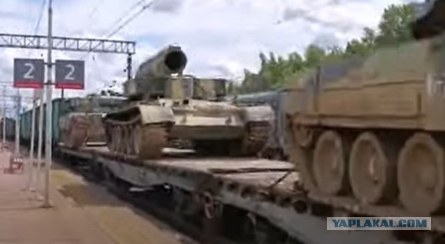 Эшелоны с военной техникой