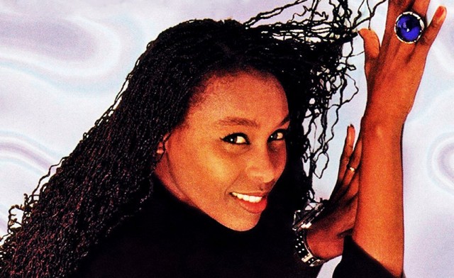 Этот хитяра евродэнса запомнился каждому, кто застал дискотеки 1990-х: «The Rhythm of the Night»