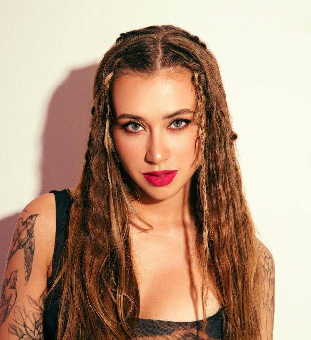 Блогер Александра Митрошина опять задолжала налоговой крупную сумму