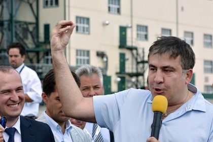 Саакашвили объяснил обострение конфликта в Нагорном Карабахе кознями Кремля