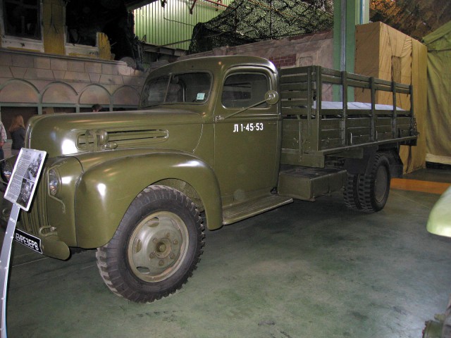 Выставка военных автомобилей. ПО "Ленрезерв", СПб.