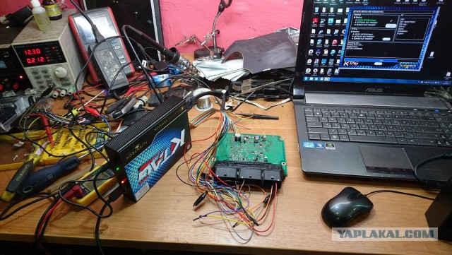 А давайте по фотке, кто как сейчас работает