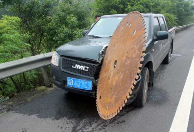 Поймал камушек