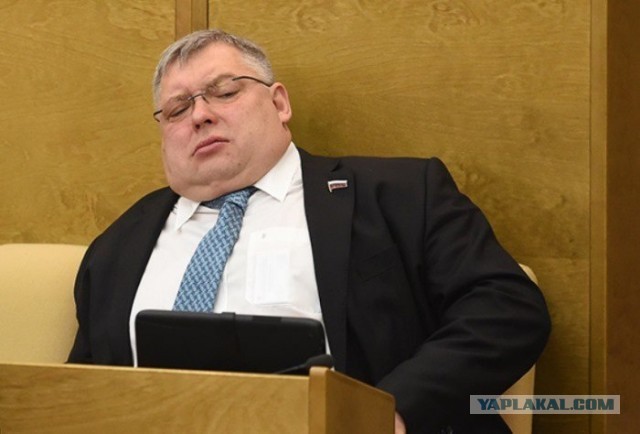 К зданию управления ФСБ по Санкт-Петербургу принесли грязное бельё