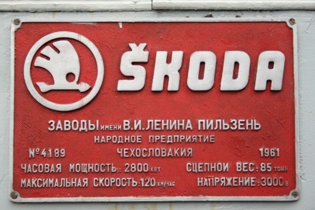Помощь не нужна - экскаваторщик и сам может!
