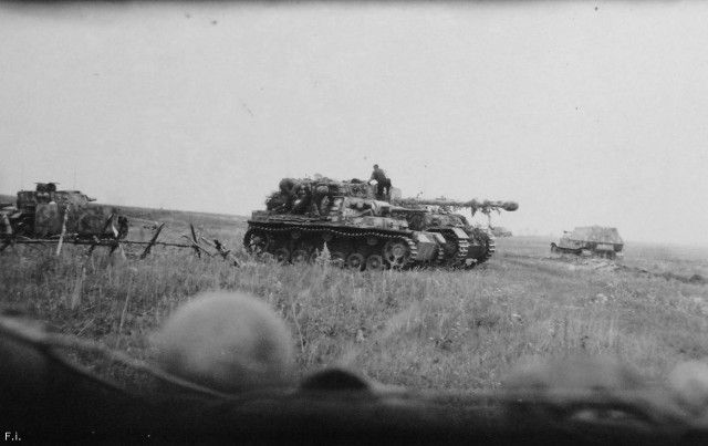 StuG III под кличкой "Гадюка", самая массовая в производстве с которой пришлось встретиться нашим дедам.