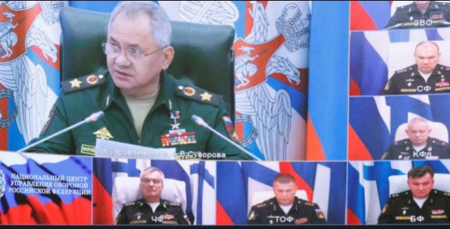 Командующий Черноморским флотом РФ, адмирал Виктор Соколов появился на совещании с министром обороны Сергеем Шойгу