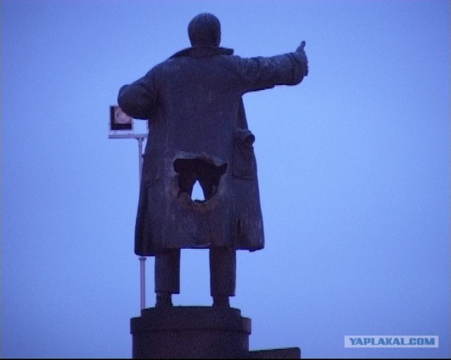 В Питере взорван памятник Ленину