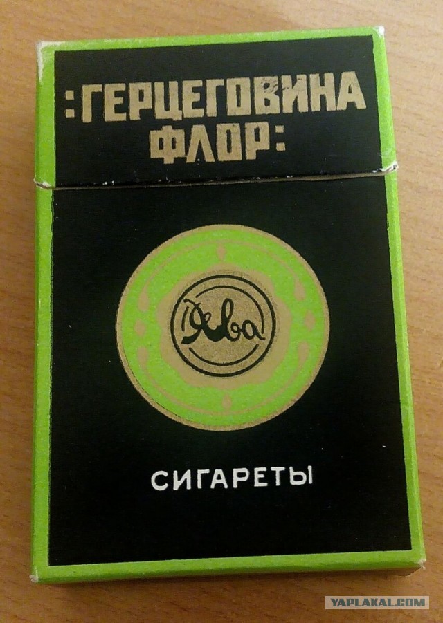 Подоконник на заброшенном заводе.