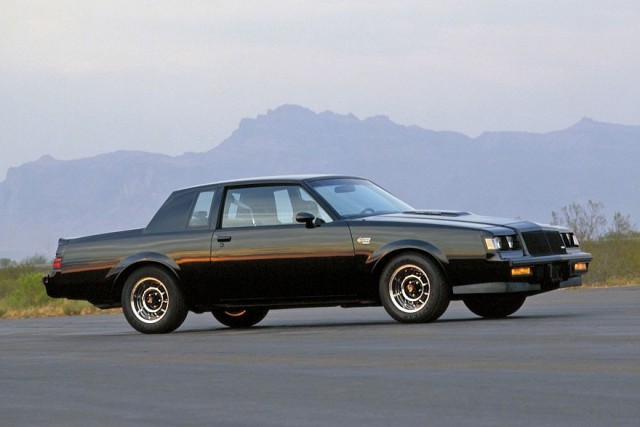 Buick GNX: аэродинамика кирпича, пятиместный салон и динамика Ferrari F40