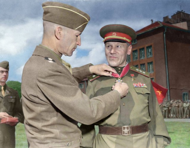 1945 год в 84 фотографиях