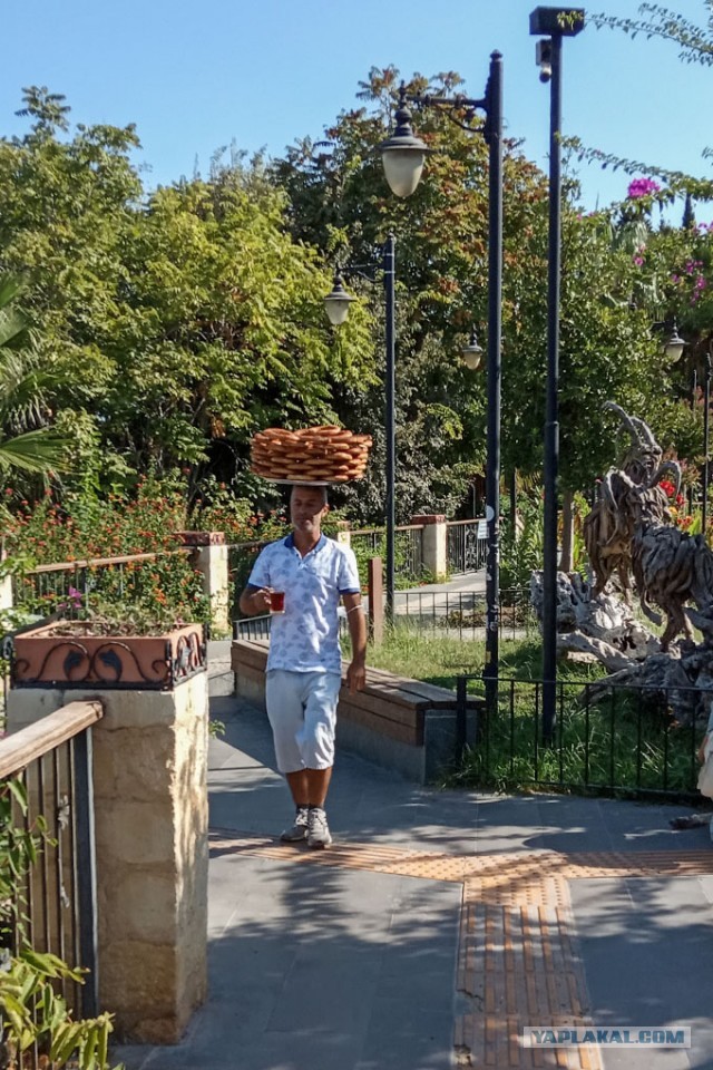 Легко, и с улыбкой