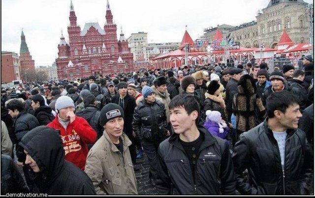 Метро опустело — в Москве последний день уходящего года.